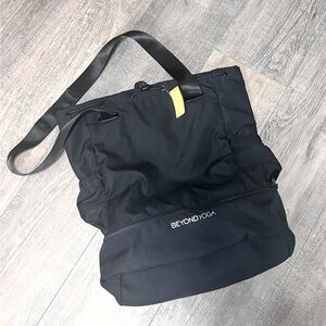 NWT Beyond Yoga Convertible Backpack in Black